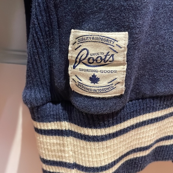 🎉HP 9/2025🎉 Roots Maple Leafs Jacket - Picture 3 of 5